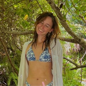 Meet your Posher, Caitlin